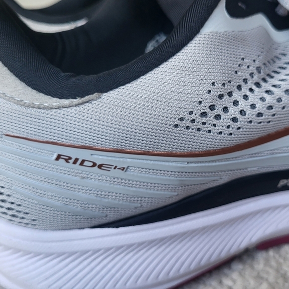 Saucony Ride 14 Gray Womens Running Trainers Sneakers Size 11 Wide - Picture 3 of 11